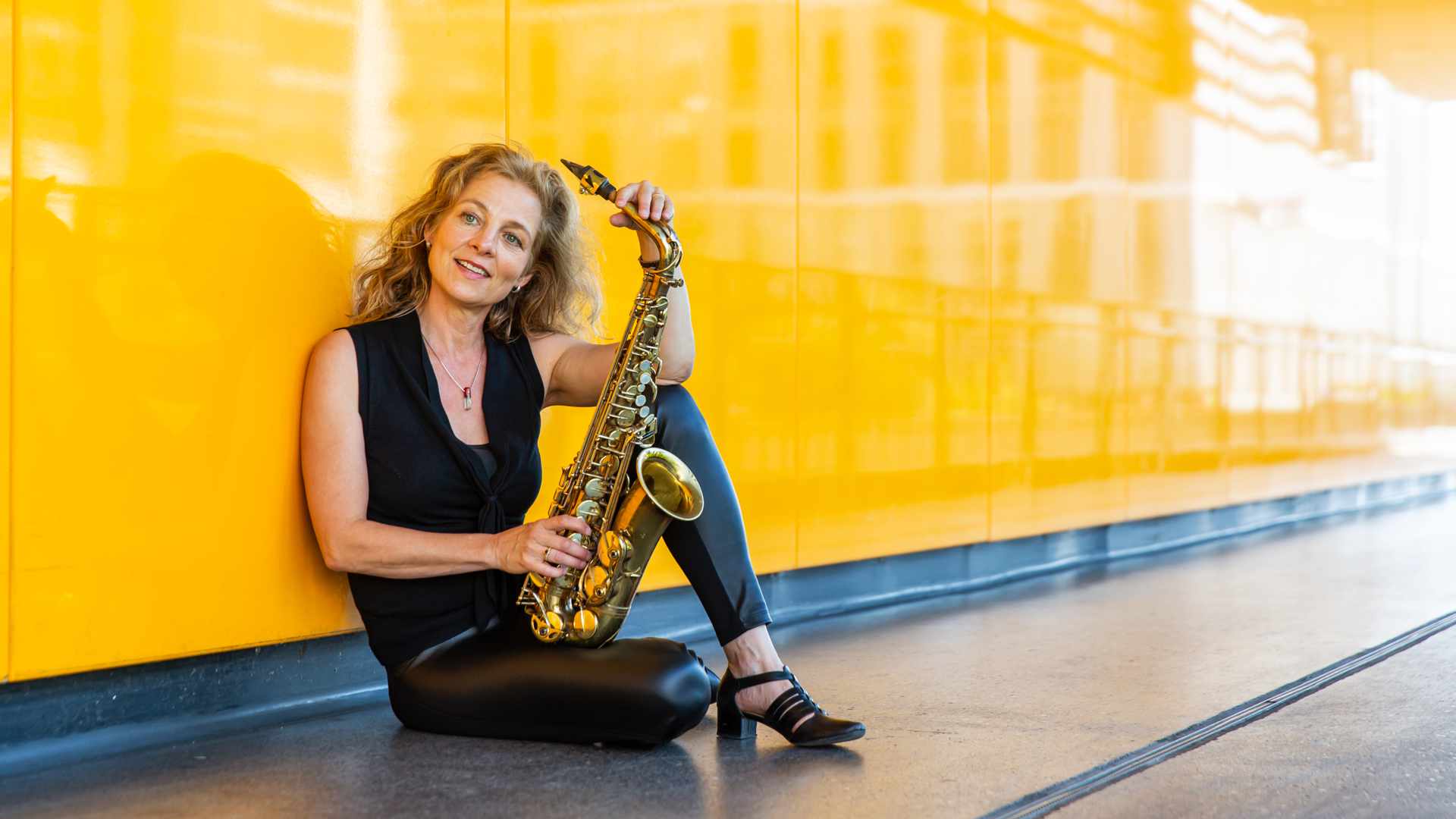 Monika Olszak mit Saxophon